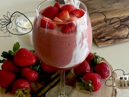 Strawberry Dewy Skin Smoothie Recipe (A Hailey Bieber Smoothie Dupe!)